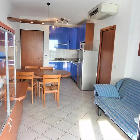 Relax In Comfort With Pool And Sea Nearby *