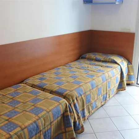 Relax In Comfort With Pool And Sea Nearby *