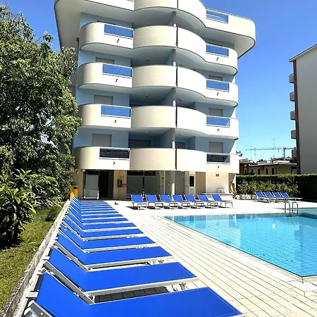 Relax In Comfort With Pool And Sea Nearby Bibione