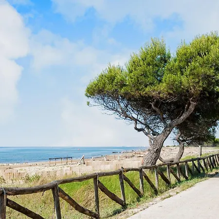 Relax In Comfort With Pool And Sea Nearby *