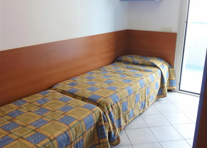 Relax In Comfort With Pool And Sea Nearby *