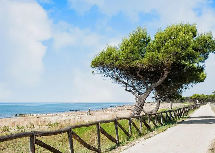 Relax In Comfort With Pool And Sea Nearby *